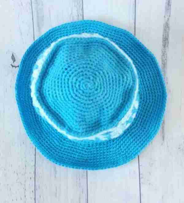 Granny Square baby bucket hat - Image 3